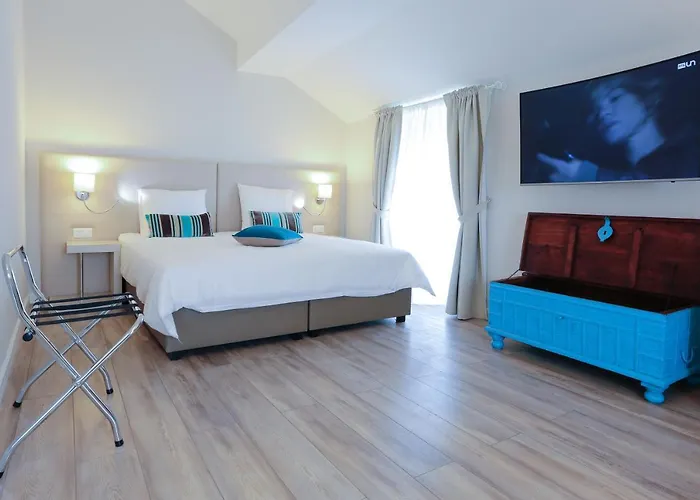 Des Grands Bois Hotel Buchillon