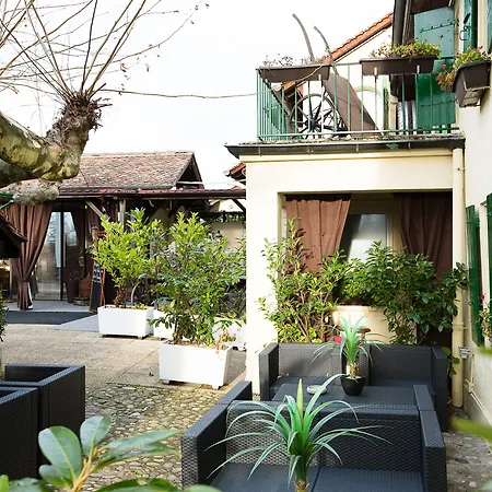 Des Grands Bois Hotel Buchillon