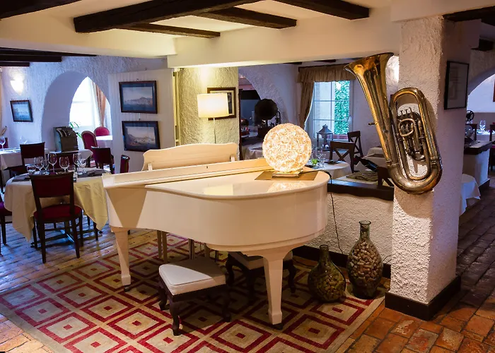 Des Grands Bois Hotel Buchillon