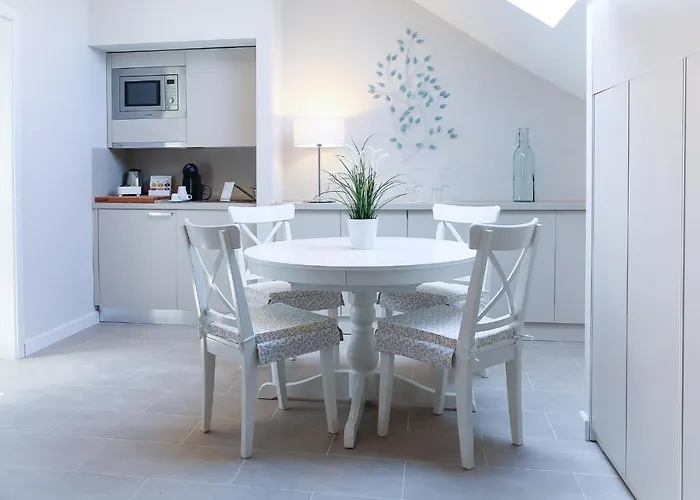 Des Grands Bois Hotel 3*